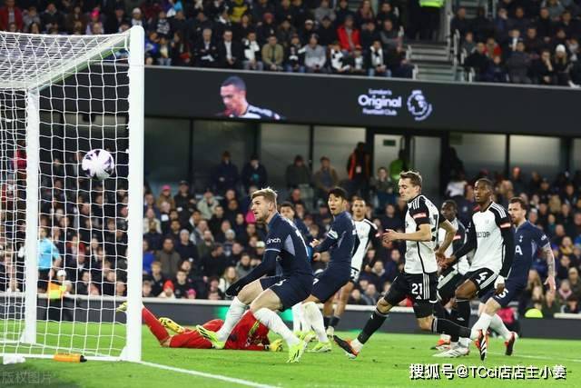 三镇1-3落后海牛，现场球迷高喊“莫拉下课”并有大量球迷退场